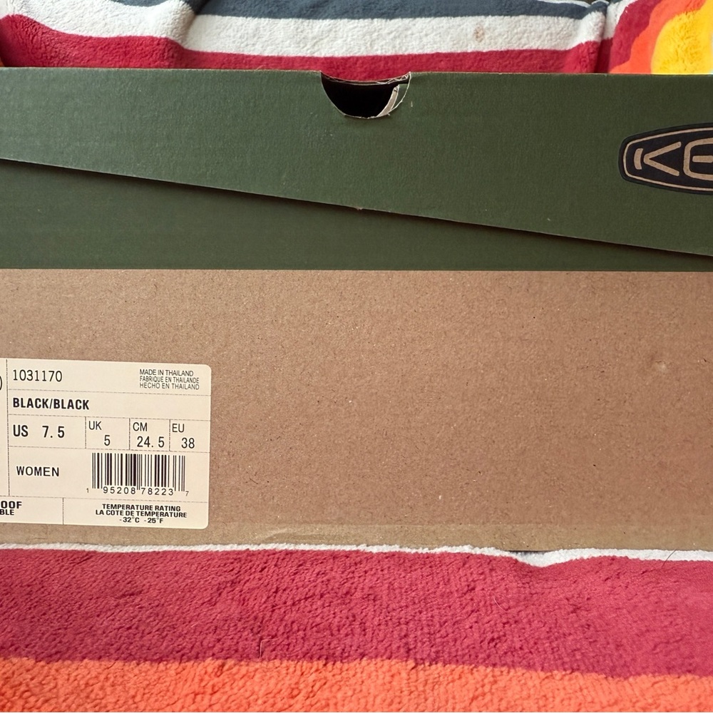 Keen Black Winter Boots - Picture 13 of 14